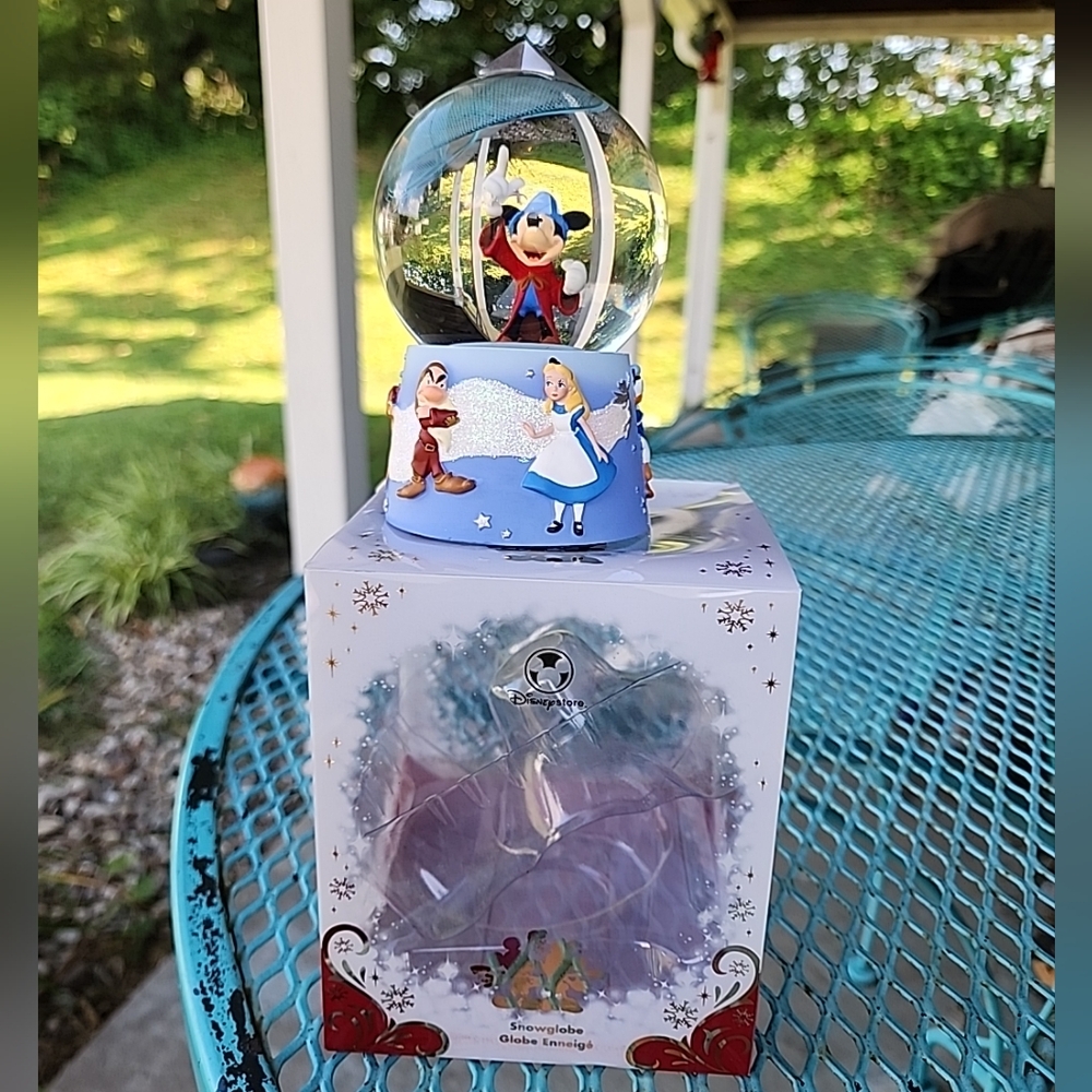 Disney Store Mickey Mouse Wizard Snow Globe Fantasia Sorcerer's Apprentice